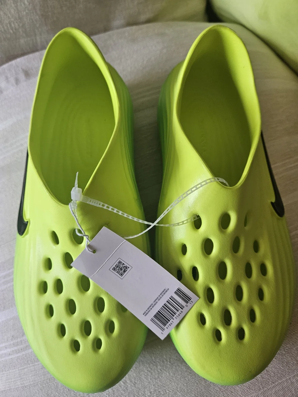 Nike Kids Water Clog in Neon Yellow-Green